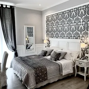 לינה וארוחת בוקר Charme & Chic